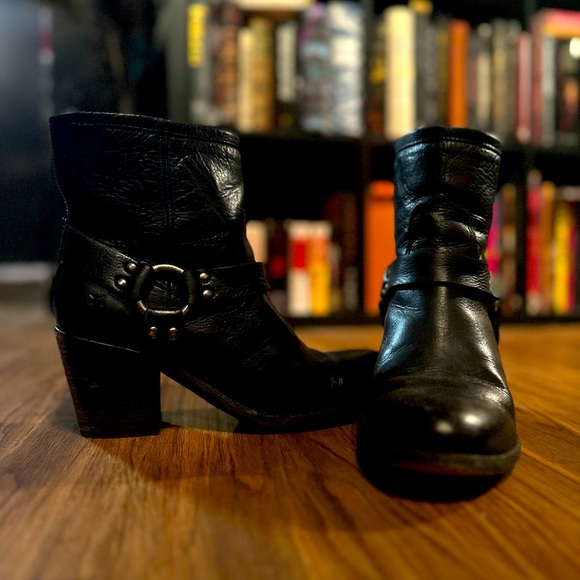 Women’s Frye black leather booties size 9 - Picture 1 of 5
